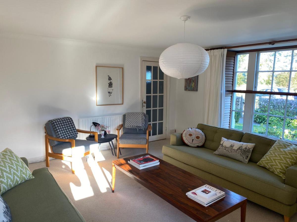 Stunning Apartment Opposite Cowdray Ruins In Heart Of Midhurst Exterior photo